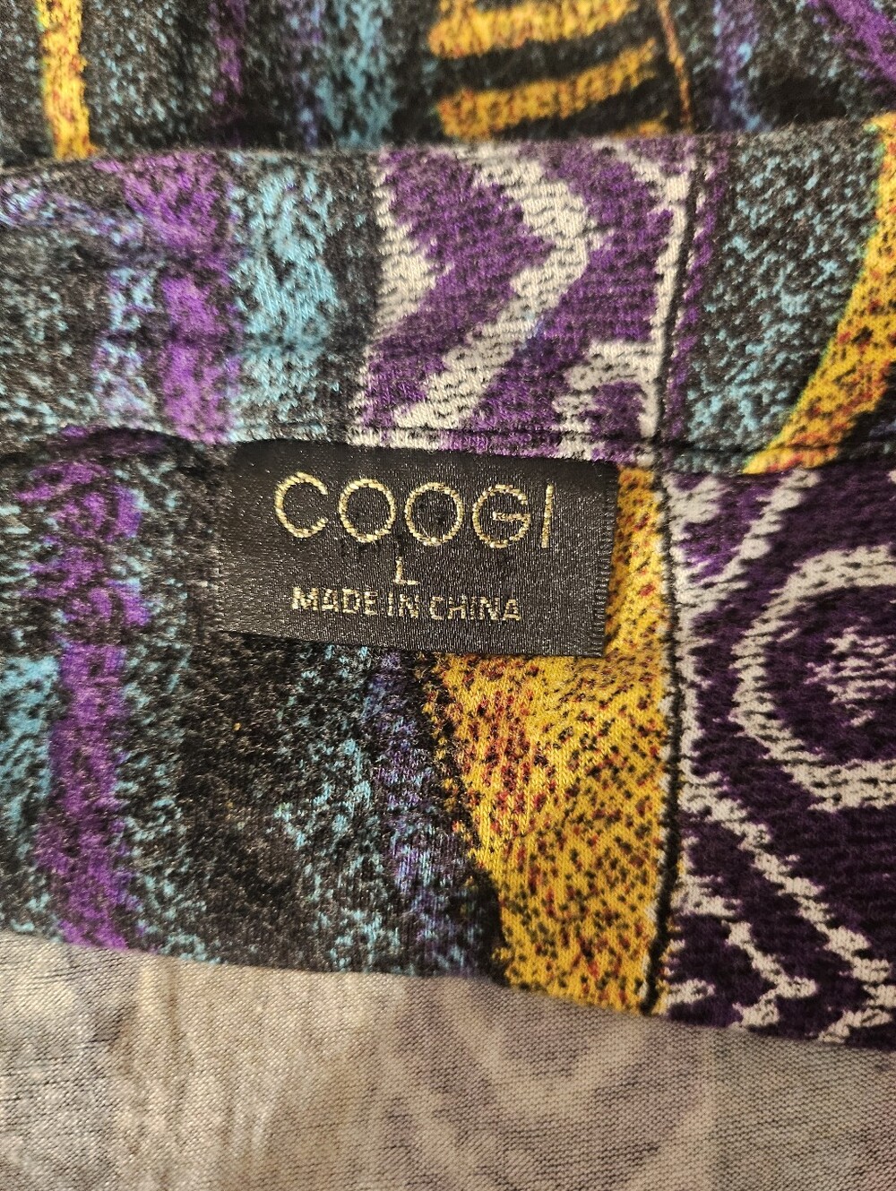 Vintage Coogi Women’s Rhinestone Logo Top Lg Y2K 90s Multicolor Abstract - Picture 7 of 9